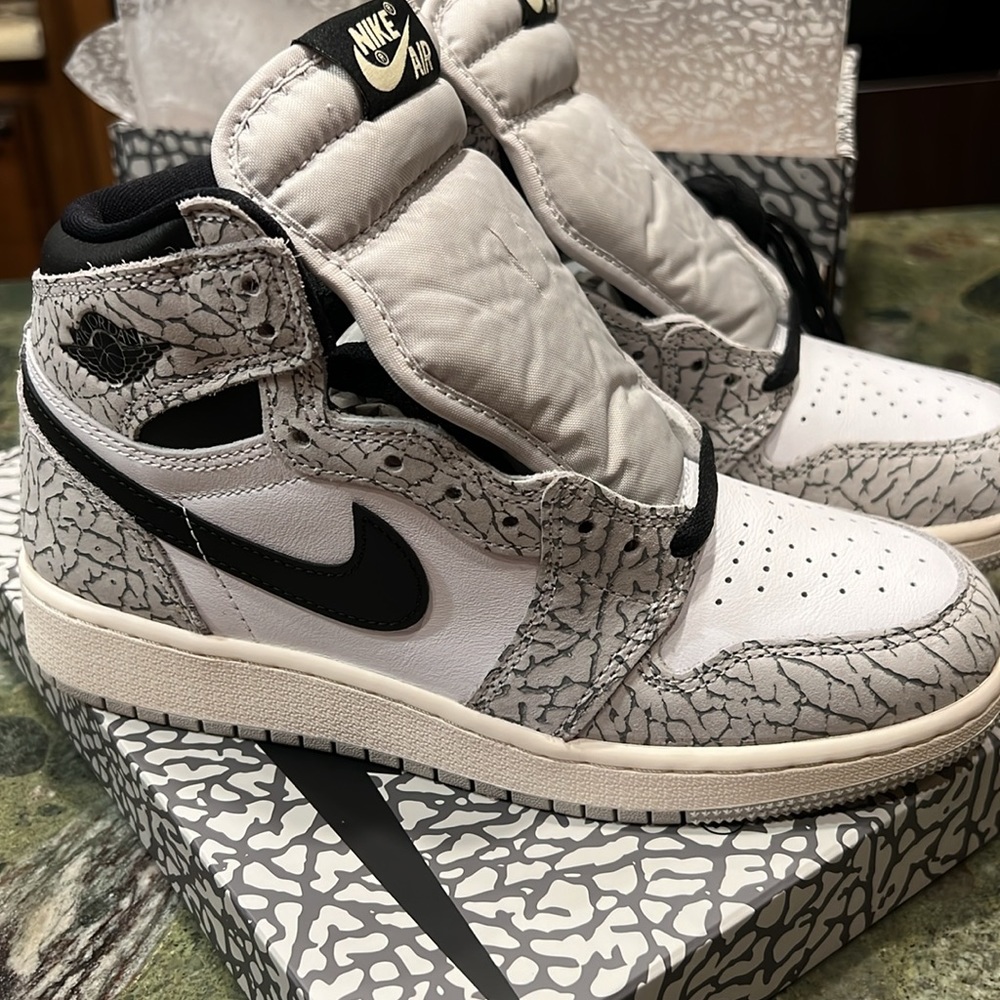 Nike Air Jordan 1 Retro High OG - Picture 7 of 10